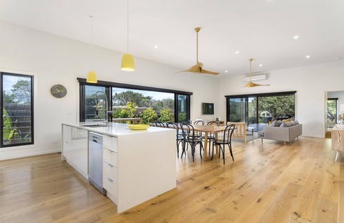 St. Andrews Beach House | Yaringa: Family-Friendly Retreat Steps from St Andrews Beach