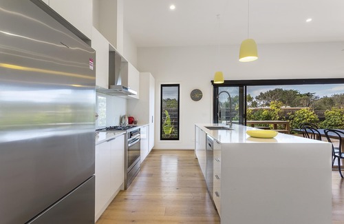 St. Andrews Beach House | Yaringa: Family-Friendly Retreat Steps from St Andrews Beach