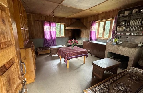 Namchi House | Relaxing Yarlung Tsangtar Homestay with Hot Tub Amenities