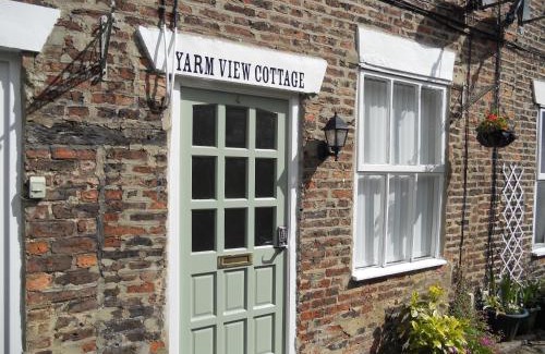 Yarm House | Cozy Yarm View Cottages: Family-Friendly Getaway