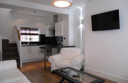 Yarm House | Cozy Yarm View Cottages: Family-Friendly Getaway
