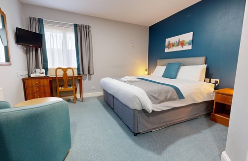 Yarnfield Hotel | Discover Yarnfield Park Training Centre: Family-Friendly Stay