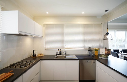 Yarra Glen House | Yarra Gem: Explore Wineries & Shops in Yarra Valley