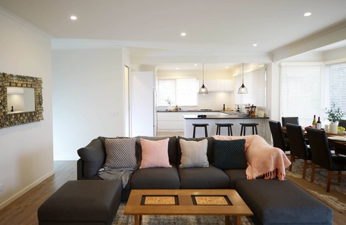 Yarra Glen House | Yarra Gem: Explore Wineries & Shops in Yarra Valley