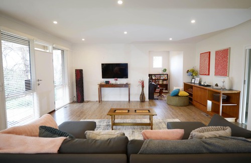 Yarra Glen House | Yarra Gem: Explore Wineries & Shops in Yarra Valley