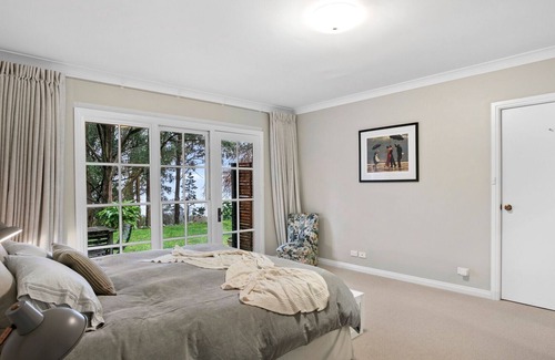 Mittagong Apartment | Relax at Yarrabee in Mittagong with Spa and Breakfast