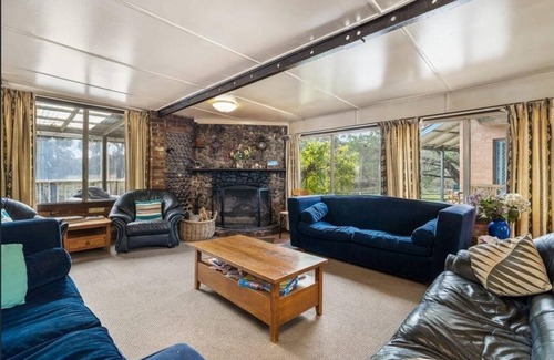O'connell Resort | Yarrabin Holiday Country Retreat - whole complex and cabin. Minimum guests is 10