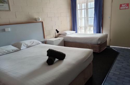 Yarragon Hotel | Comfortable Stay at Yarragon Motel with Family Amenities