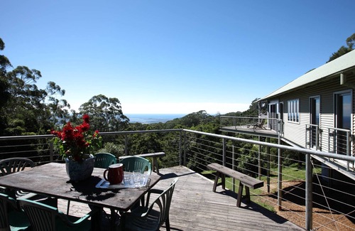 Robertson House | Yarrawa Hill - Art Retreat with Eco-Friendly Amenities