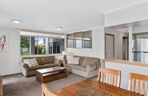 Mulwala Apartment | Relax at Yarrawonga Lakeside Apartment 41 with Lake Views