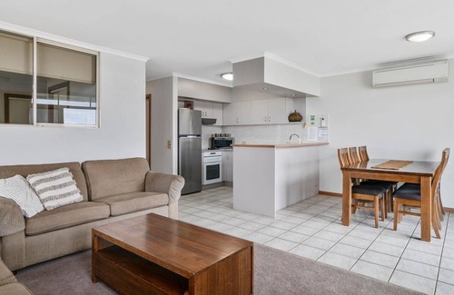 Mulwala Apartment | Relax at Yarrawonga Lakeside Apartment 41 with Lake Views