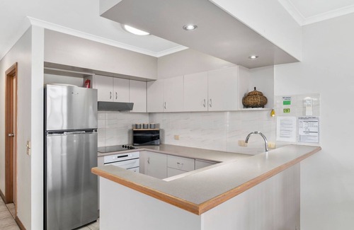 Mulwala Apartment | Relax at Yarrawonga Lakeside Apartment 41 with Lake Views