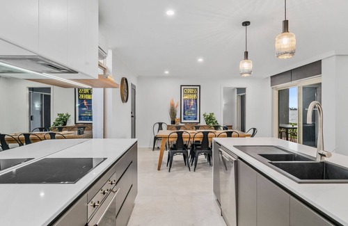 Mulwala Apartment | Modern Yarrawonga Lakeside Apartment with Lake Views