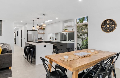 Mulwala Apartment | Modern Yarrawonga Lakeside Apartment with Lake Views
