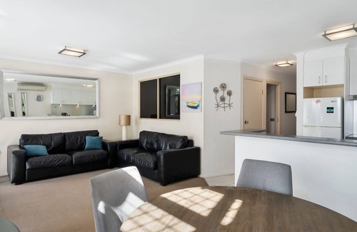 Mulwala Apartment | Yarrawonga Lakeside Apartment 25 with Pool & Lake View