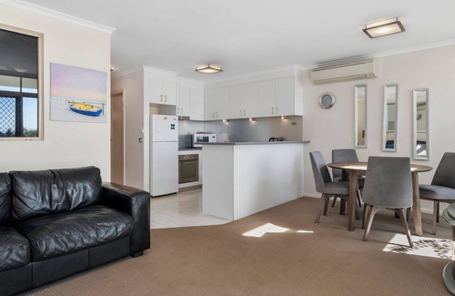 Mulwala Apartment | Yarrawonga Lakeside Apartment 25 with Pool & Lake View