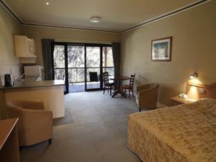 Mulwala Resort | Elegant Yarrawonga Mulwala Golf Club with Pool & Ocean Views
