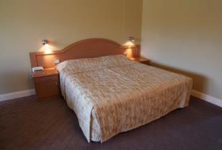 Mulwala Resort | Elegant Yarrawonga Mulwala Golf Club with Pool & Ocean Views