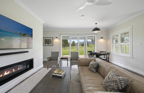 Pokolbin Cottage | Top-Rated Yarrimbah Cottage with Spa & Kitchen Amenities
