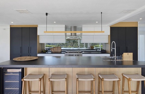 Matcham House | YARRIMBAH - Idyllic Coastal Estate with Private Pool & Spa