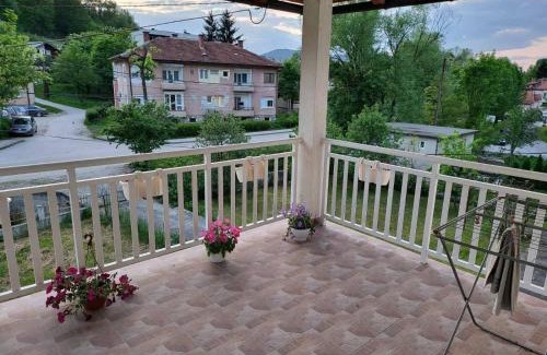 Hadzici Apartment | Modern Yas Apartment: Family-Friendly Comfort Awaits