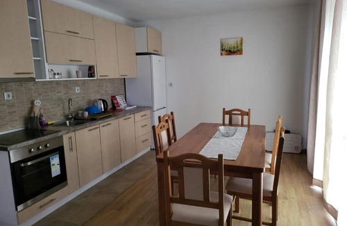 Hadzici Villa | Yas Villa: Family & Pet-Friendly Retreat Awaits You