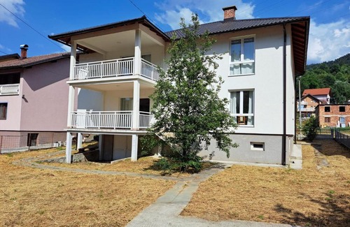 Hadzici Villa | Yas Villa: Family & Pet-Friendly Retreat Awaits You
