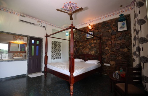 Sirohi Hotel | Yash Veer Resort: Family-Friendly Getaway with Pool & Dining