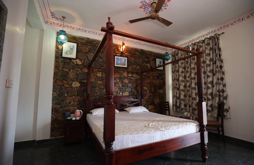 Sirohi Hotel | Yash Veer Resort: Family-Friendly Getaway with Pool & Dining