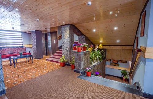 Darjeeling Hotel | Ideal Yashshree Mall Road Hotel in Beautiful Darjeeling