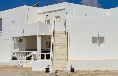 Aghir Apartment | Yassmine: 4-Star Family & Pet-Friendly Escape Awaits