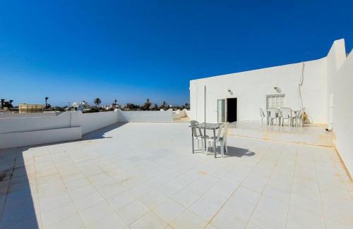 Aghir Apartment | Yassmine: 4-Star Family & Pet-Friendly Escape Awaits