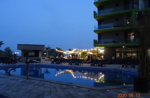 Mamaia-Sat Apartment | Beachfront Yasuo Apartment: Rated 9.9 with Ocean Views