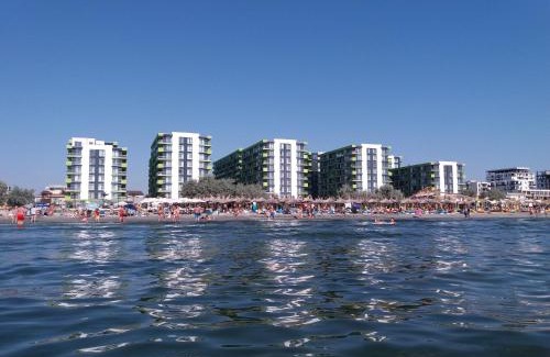 Mamaia-Sat Apartment | Beachfront Yasuo Apartment: Rated 9.9 with Ocean Views