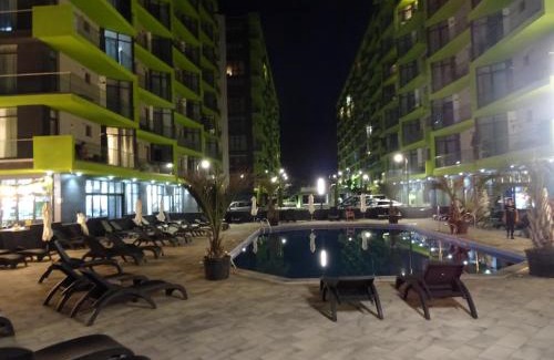 Mamaia-Sat Apartment | Beachfront Yasuo Apartment: Rated 9.9 with Ocean Views