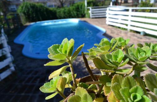 Colon House | Family-Friendly Yataí Casas with Oceanfront Views