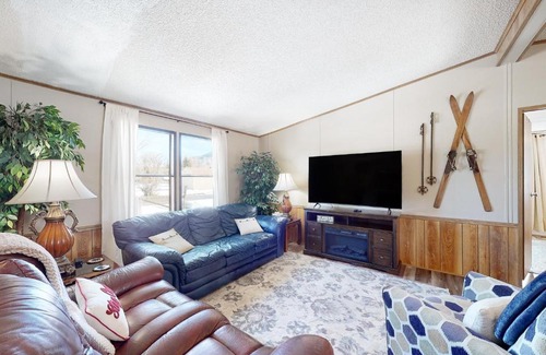 Alpine Village House | Discover Yatahey: Pet-Friendly 4-Star Retreat for Families