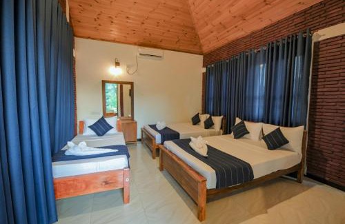 Anuradhapura House | Inviting Yatinuwara Bungalow: Pool, Breakfast & High Rating