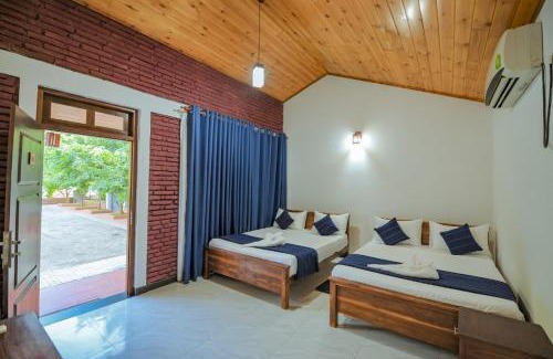 Anuradhapura House | Inviting Yatinuwara Bungalow: Pool, Breakfast & High Rating