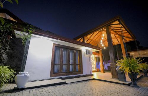 Anuradhapura House | Inviting Yatinuwara Bungalow: Pool, Breakfast & High Rating