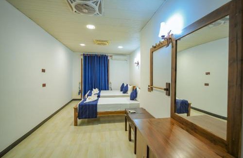 Anuradhapura House | Inviting Yatinuwara Bungalow: Pool, Breakfast & High Rating
