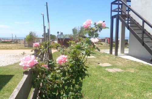Punta del Diablo Apartment | Inviting Yavé Yireh: Family-Friendly with Hot Tub & Kitchen