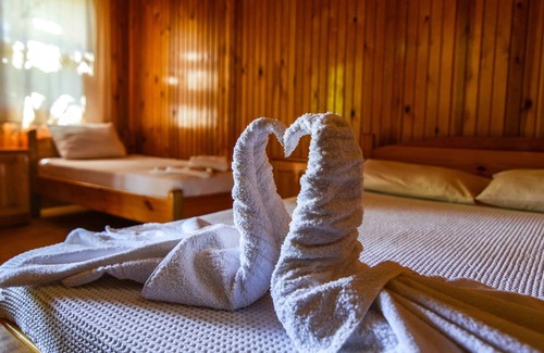 Adrasan Hotel | Beachfront Yavuz Motel Adrasan: Family-Friendly Retreat