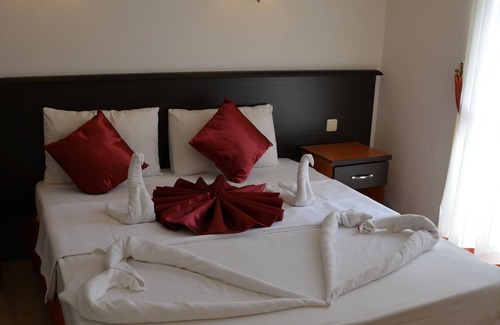 Side Hotel | Yavuzhan Hotel: Family-Friendly Retreat with Ocean Views