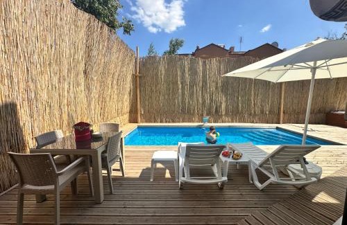 Nilufer Villa | Idyllic Yeşil Panjurlu Bahçeli Villa with Family-Friendly Amenities