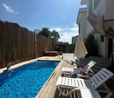 Nilufer Villa | Idyllic Yeşil Panjurlu Bahçeli Villa with Family-Friendly Amenities