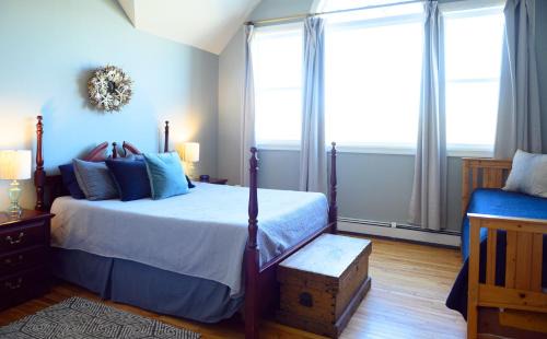 Argyle Cabin | Relax at Ye Olde Argyler Lodge - Pet Friendly & Ocean Views