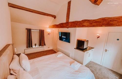 Bamber Bridge Hotel | Discover Ye Olde Original Withy Trees: Family-Friendly Stay