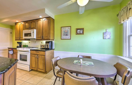 Yeadon House | Yeadon Townhome with Porch, 7 Miles from Center City