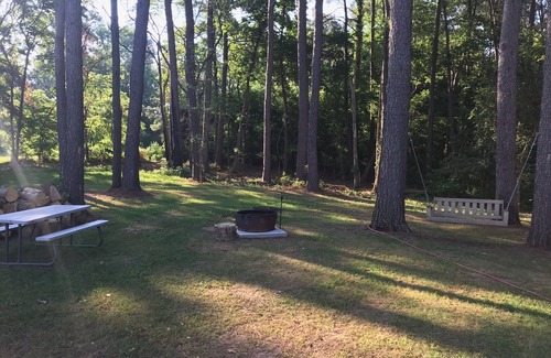 Whittington RV Rental | Relax Year-Round at The Pines with Pool & Lake Views